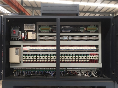 Uso de componentes eléctricos de marcas famosas nacionales e importadas